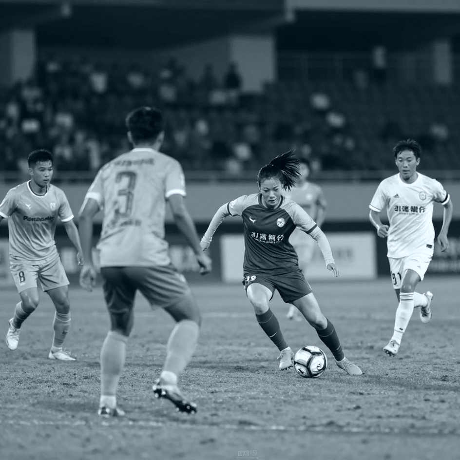 শেষকৃত্যের নীরব সারি: যেদিন গালাতাসারায়ের দুই যুগ পাশাপাশি দাঁড়াল